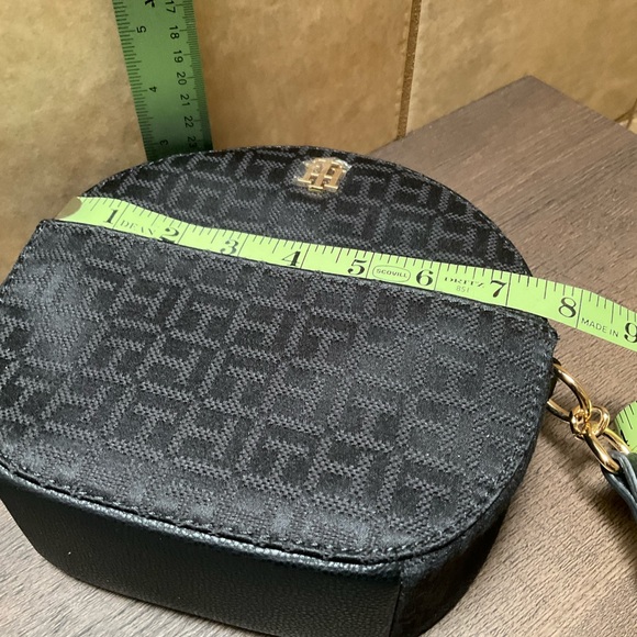 NWOT Tommy Hilfiger Black Patterned Crossbody Round Bag Signature logo pattern - Picture 5 of 5